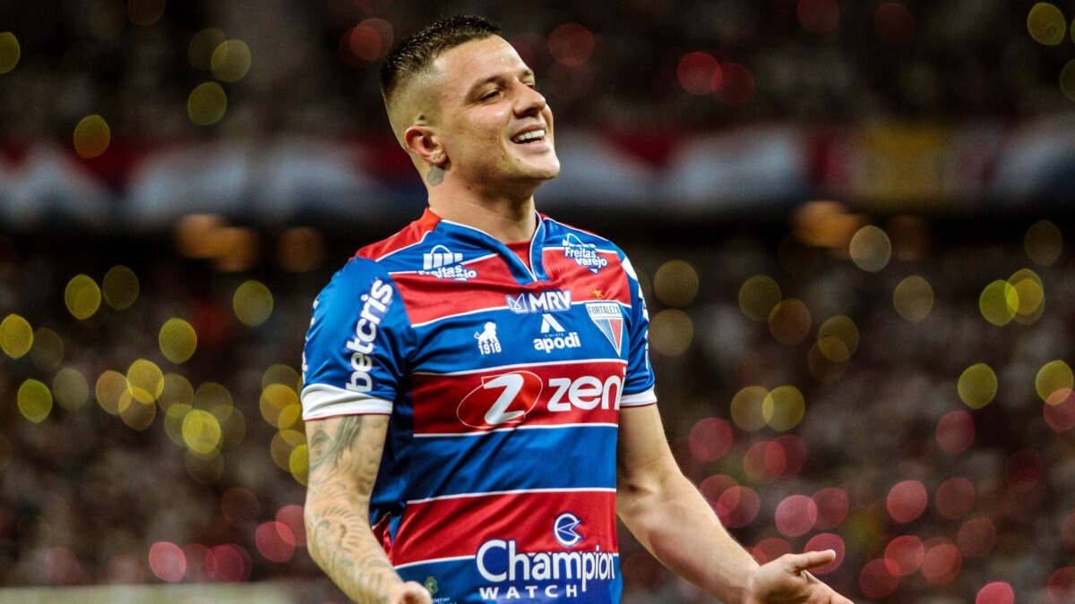 Kayzer se Despede do Fortaleza: &quot;Camisa Que Significa Tanto&quot;
